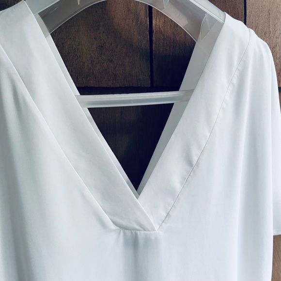 Aritzia Babaton Chiffon V-Neck Front and Back  White Lined Blouse Short Sleeve - Picture 9 of 9